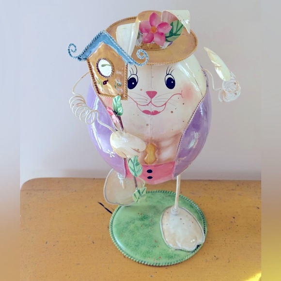 Bouncing metal Easter egg bunny. Inner coil makes him wobble & shake - Picture 1 of 5